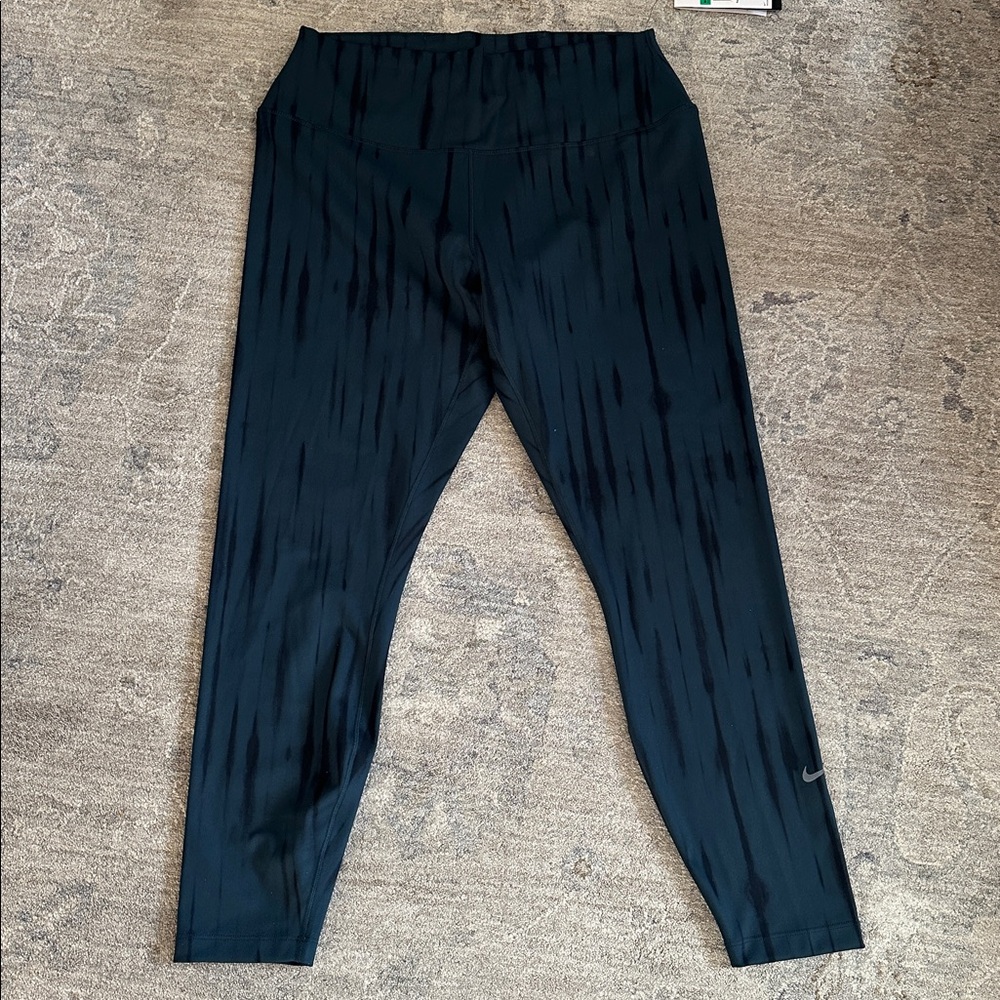 Women’s Nike One training 
Size XL
Color dark teal with tie dye black streaks